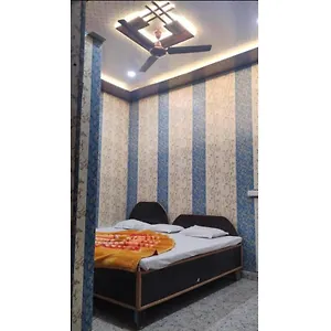 https://radha-krishna-niwas.hotels-varanasi.com
